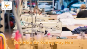 bên trong một xưởng may nón